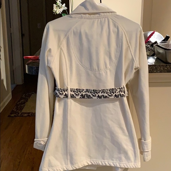 Off White Jacket With Matching Belt! - Picture 6 of 8